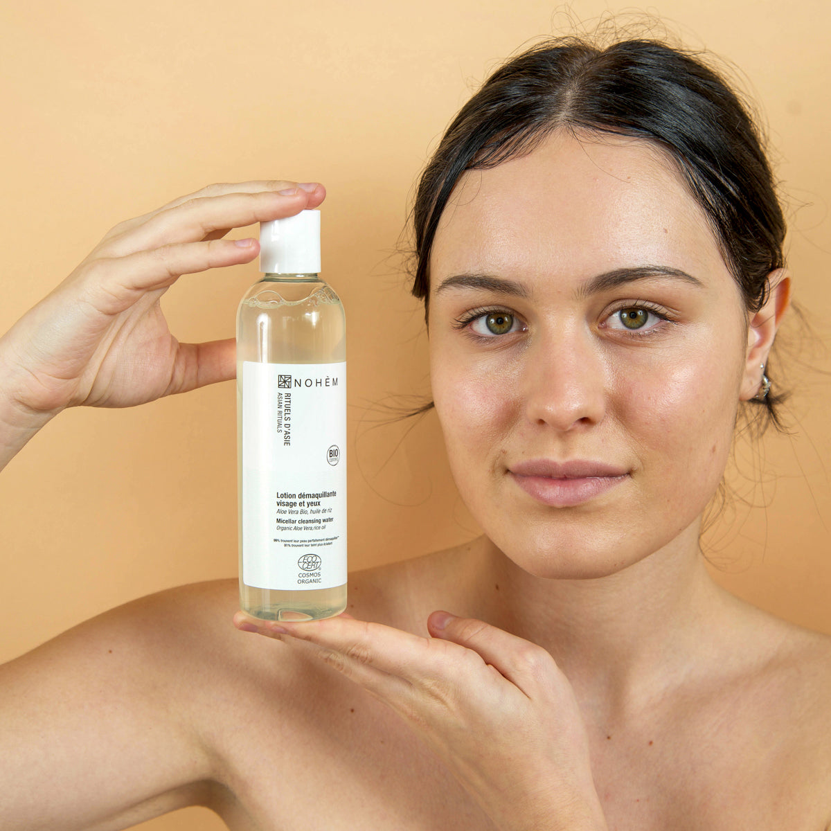 Yeux sensibles : le guide complet pour un démaquillage sans irritation
