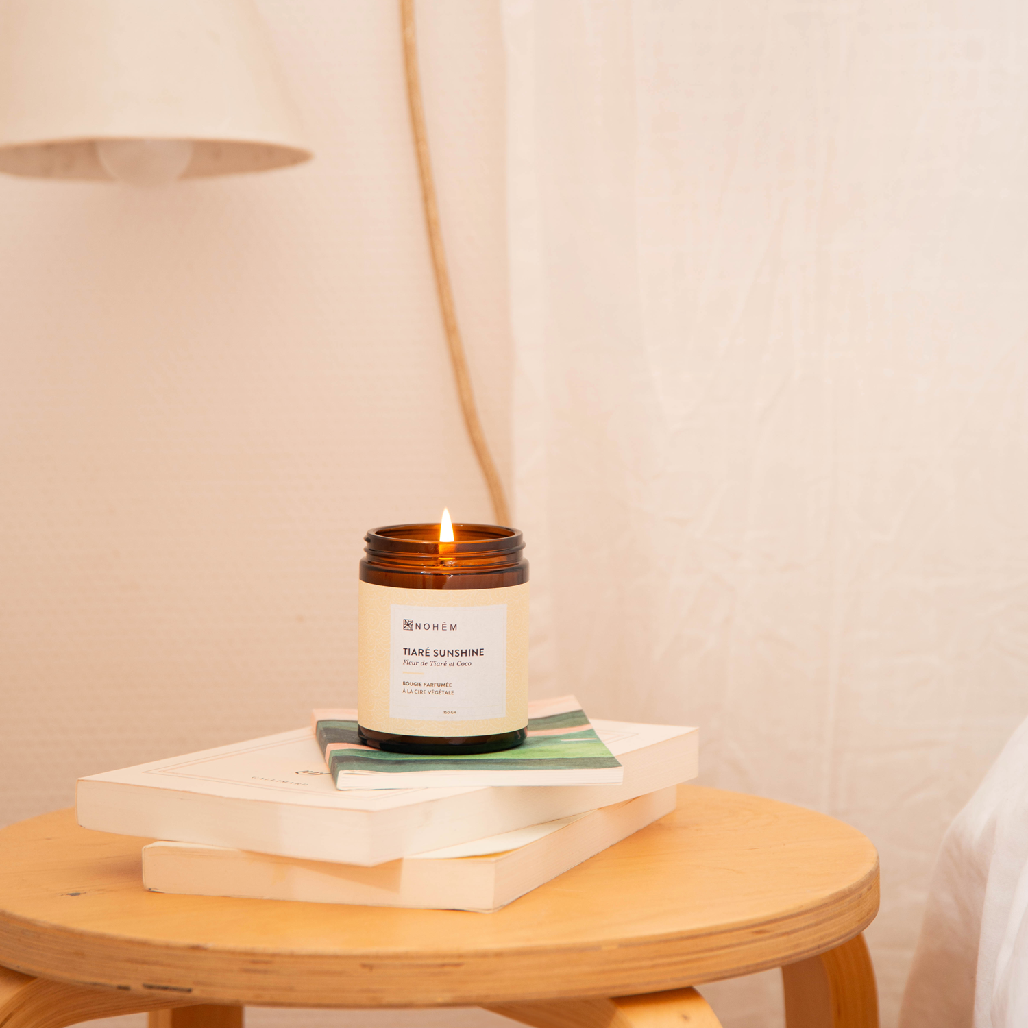 bougie parfumée à la fleur de tiaré et noix de coco en cire naturelle de soja