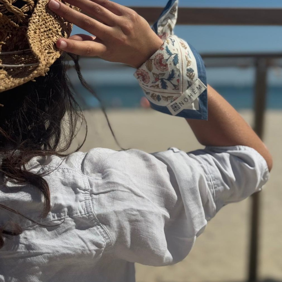 foulard au poignet